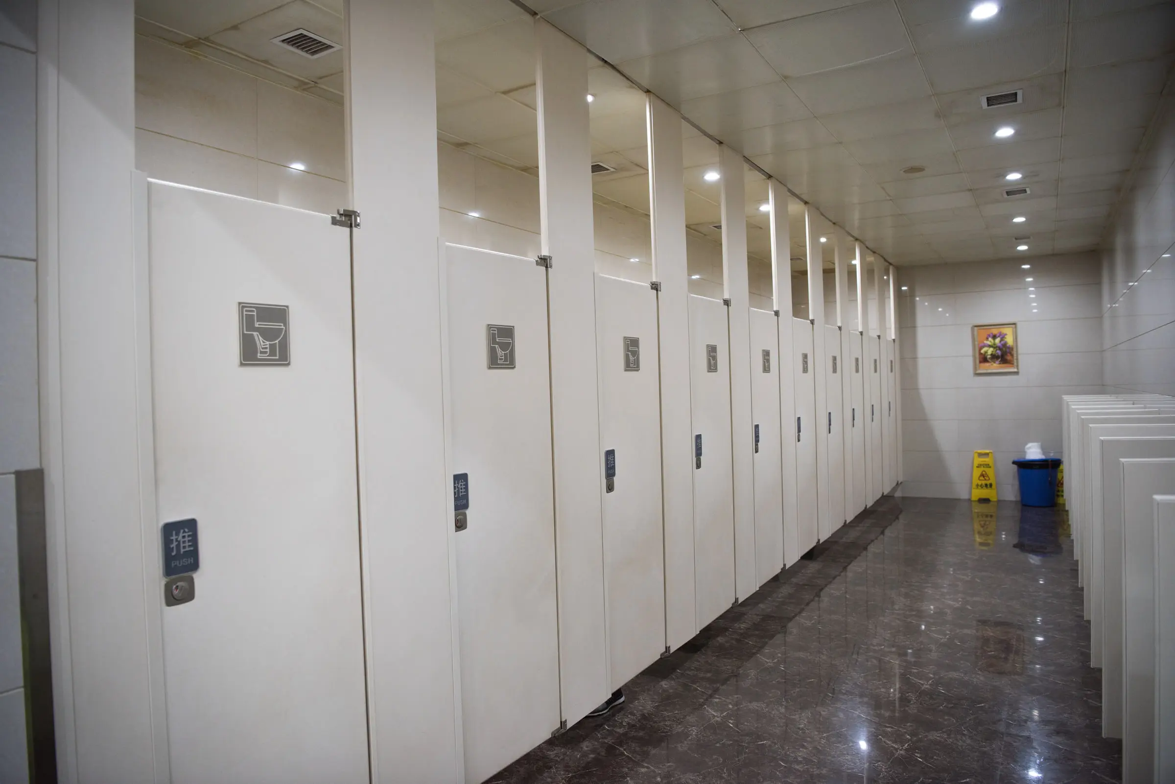 雅座honeycomb系列卫生间隔断工程实景
