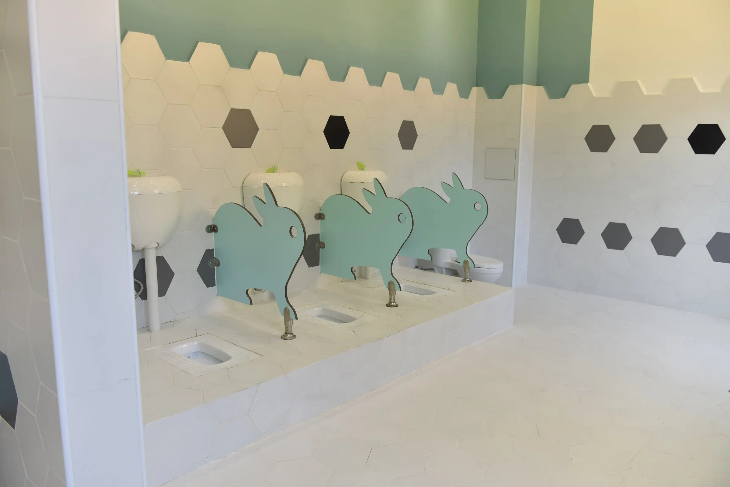 雅座kids系列卫生间隔断工程实景