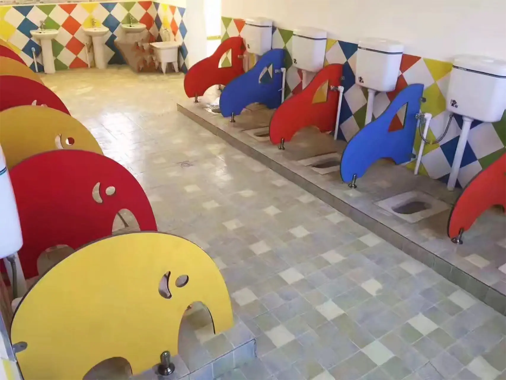 雅座kids系列卫生间隔断工程实景