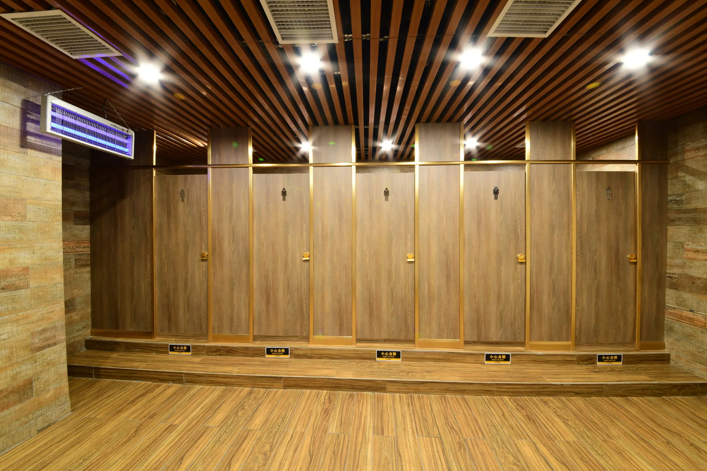 雅座mfc系列卫生间隔断工程实景